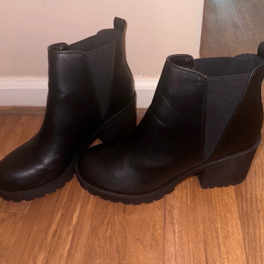 Black Chelsea Ankle Boots with Elastic Panels